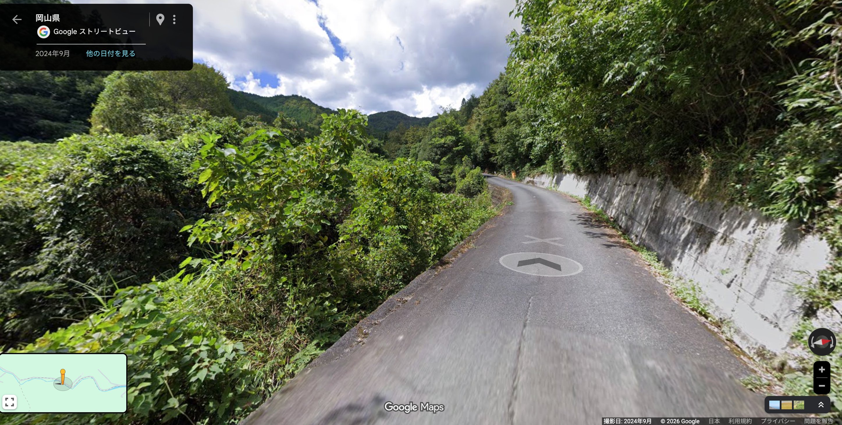 済渡寺への道 道幅の狭い区間